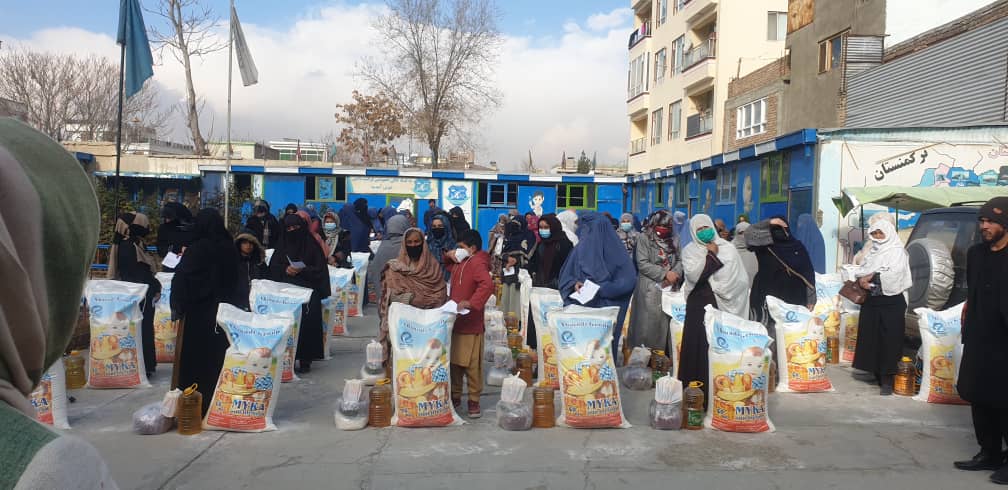 Food distribution for single mothers